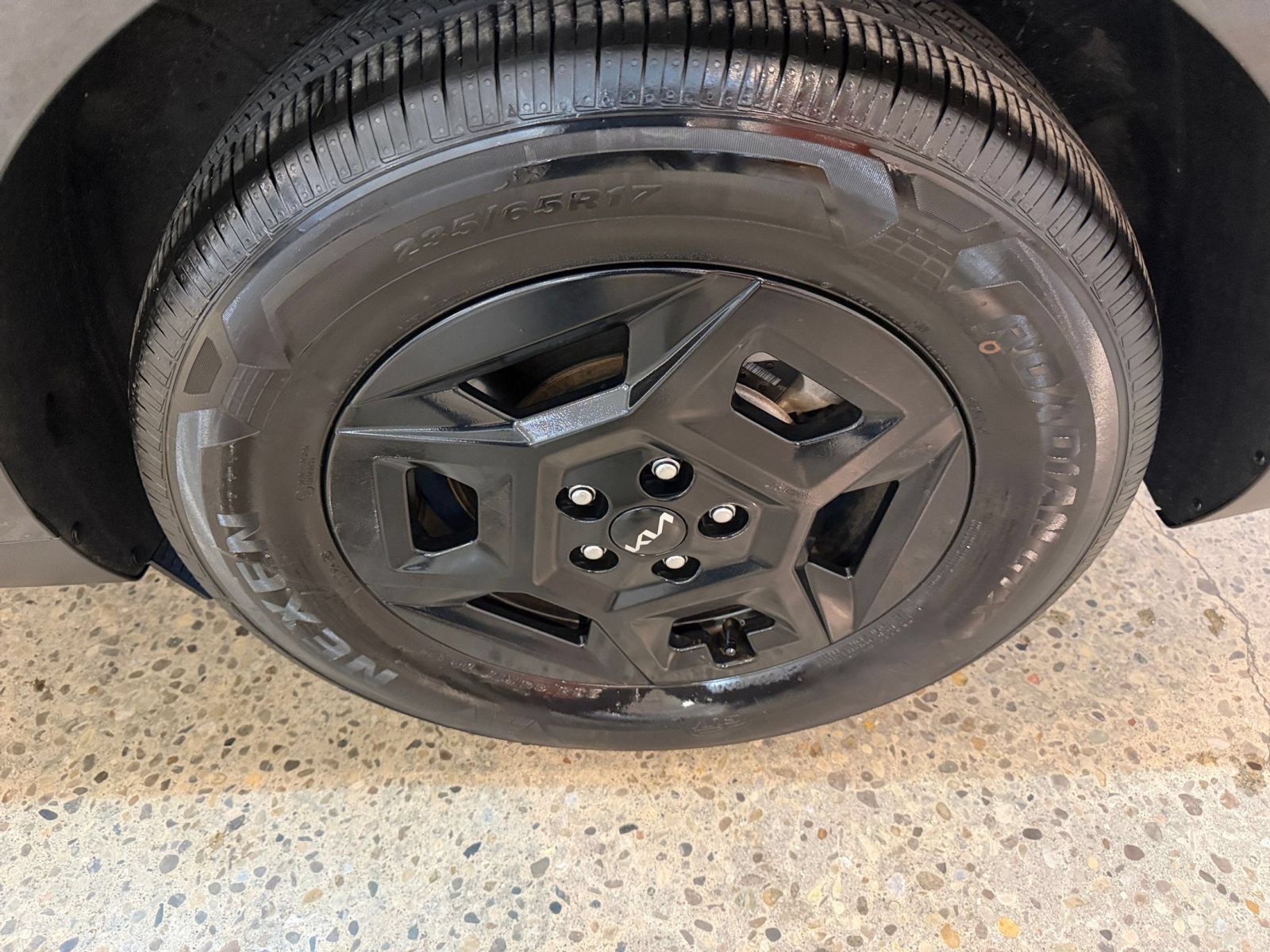 Used 2026 Kia Carnival FWD image 32