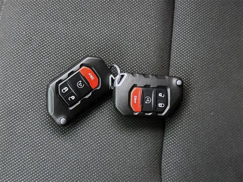 Used 2023 Jeep Wrangler Unlimited w/ Safety Group image 33