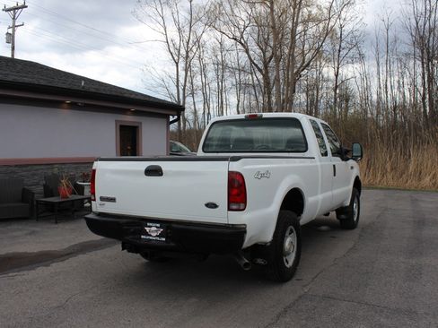 Used 2005 Ford F250 XLT image 5