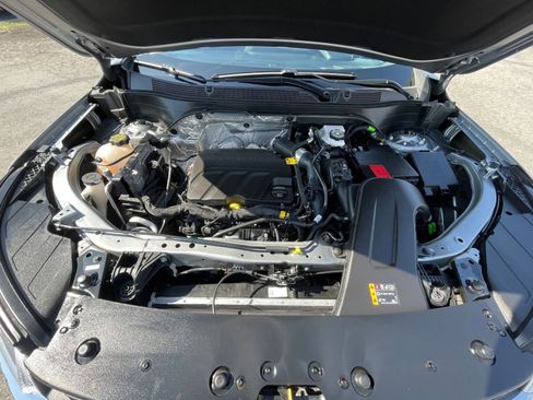 Used 2025 Chevrolet Trax LT w/ LT Convenience Package image 33