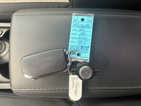Used 2024 Kia Niro SX Touring FWD image 34