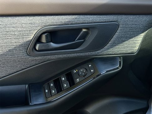 Certified 2023 Nissan Rogue S image 22