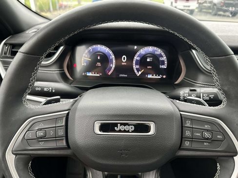 Used 2023 Jeep Grand Cherokee L Laredo AWD/4WD image 22