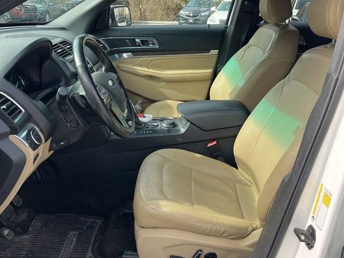 Used 2018 Ford F150 Lariat w/ Equipment Group 502A Luxury image 5