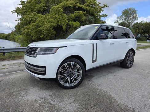 Used 2024 Land Rover Range Rover SE image 1