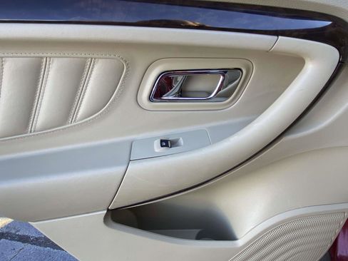 Used 2017 Ford Taurus Limited image 13