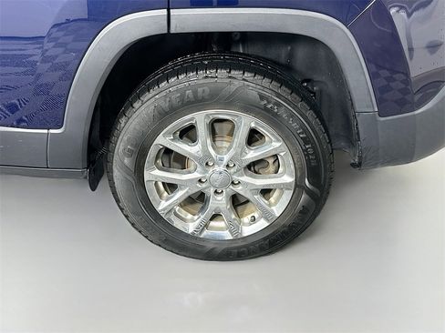 Used 2016 Jeep Cherokee Sport w/ Cold Weather Group image 32