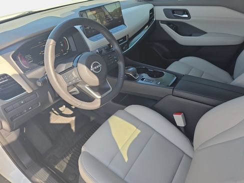Used 2024 Nissan Rogue SL w/ SL Premium Package FWD image 16