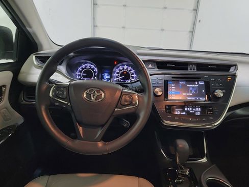 Used 2016 Toyota Avalon Touring FWD image 12