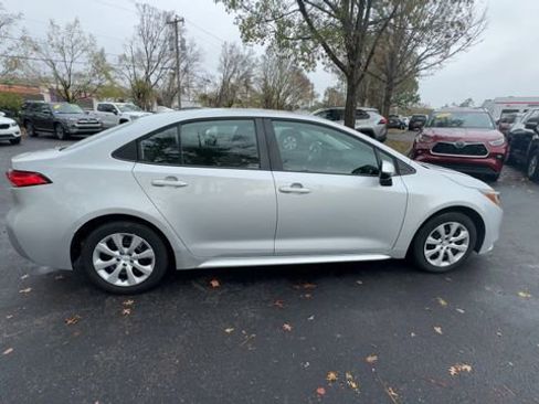 Used 2022 Toyota Corolla LE image 17