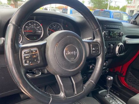 Used 2012 Jeep Wrangler Unlimited Sahara w/ Connectivity Group AWD/4WD image 12