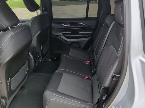 Used 2025 Jeep Grand Cherokee Laredo RWD image 34