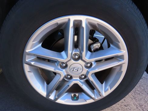 Used 2023 Hyundai Kona SE w/ Cargo Package image 16