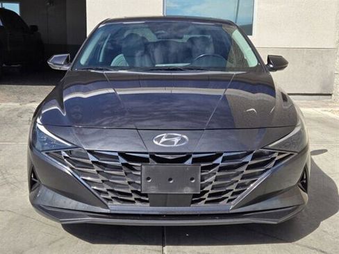 Used 2022 Hyundai Elantra Limited w/ Cargo Package image 7