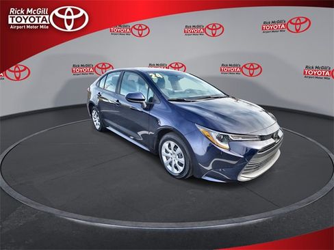 Used 2024 Toyota Corolla LE image 2