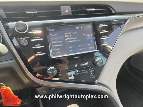 Used 2020 Toyota Camry SE FWD image 19
