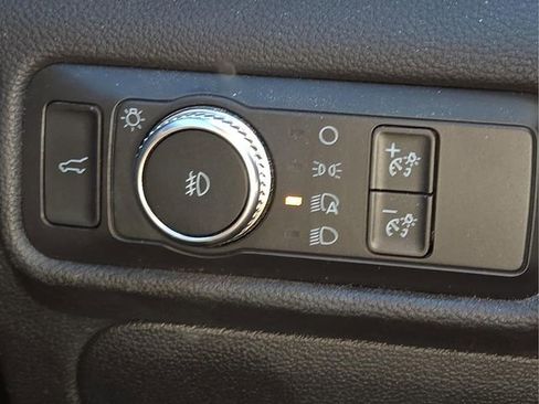 Used 2020 Ford Explorer XLT w/ Equipment Group 202A image 26