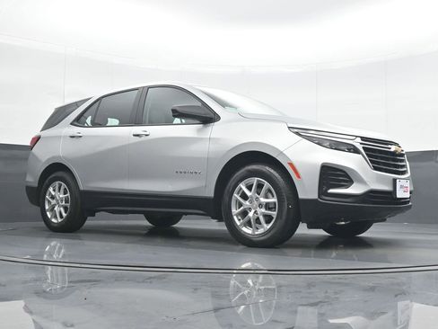 Used 2022 Chevrolet Equinox LS image 23