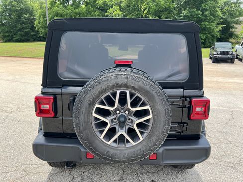 Used 2024 Jeep Wrangler Unlimited Sahara AWD/4WD image 6