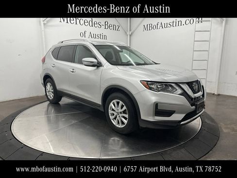 Used 2018 Nissan Rogue SV FWD image 1