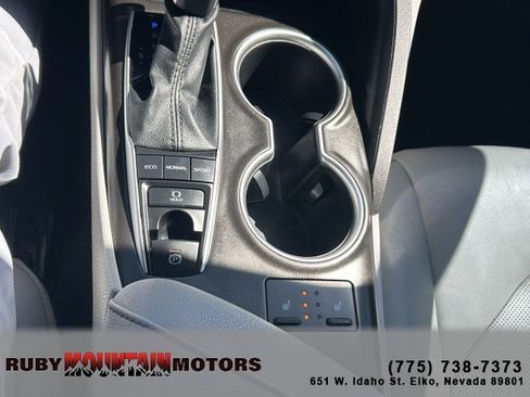 Used 2022 Toyota Camry XLE w/ Navigation Upgrade Package image 18