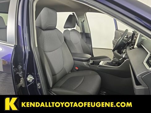 Used 2025 Toyota RAV4 XLE AWD/4WD image 28