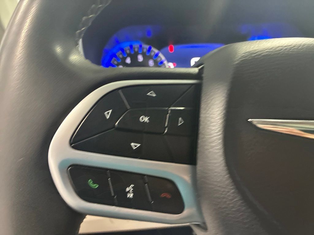 Used 2023 Chrysler Pacifica Limited FWD image 22