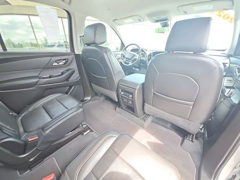 Used 2021 Chevrolet Traverse RS AWD/4WD image 17