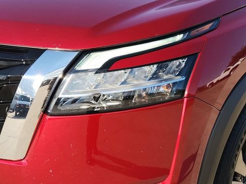 Used 2022 Nissan Pathfinder SV FWD image 9