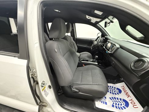 Used 2017 Toyota Tacoma TRD Off-Road image 20