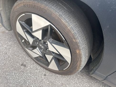 Used 2024 Hyundai Kona Limited image 13