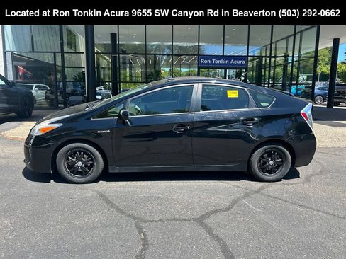 Used 2014 Toyota Prius Four FWD image 7