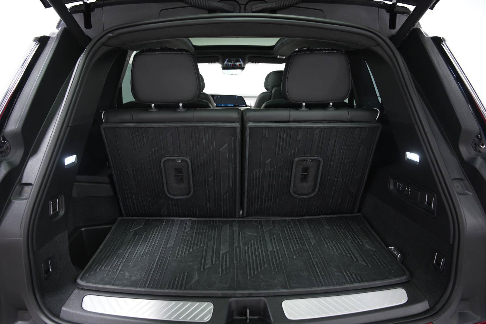 Used 2026 Cadillac Vistiq Platinum w/ LPO, Floor Liner Package AWD/4WD image 18