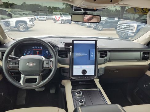 Used 2024 Ford Expedition Platinum AWD/4WD image 8