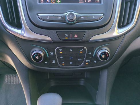 Used 2022 Chevrolet Equinox LT image 11