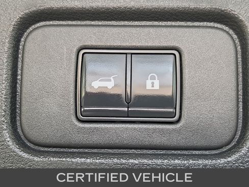Used 2022 Nissan Pathfinder SL AWD/4WD image 36