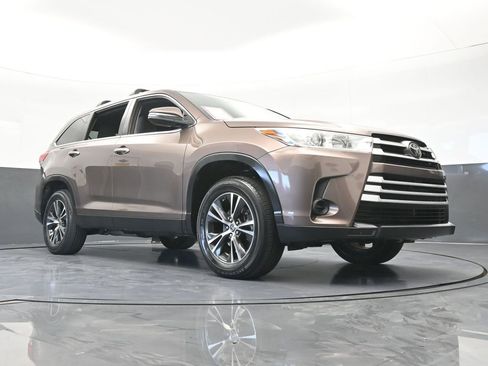 Used 2019 Toyota Highlander LE FWD image 60