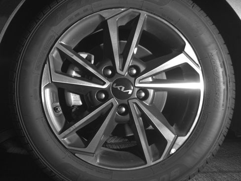 Used 2024 Kia Forte LXS FWD image 21