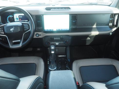 Used 2022 Ford Bronco Wildtrak image 15