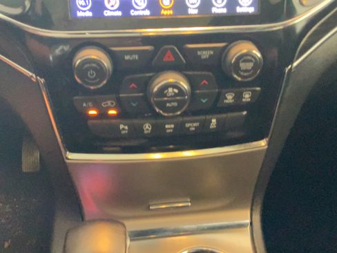 Used 2020 Jeep Grand Cherokee Limited w/ Luxury Group II AWD/4WD image 14