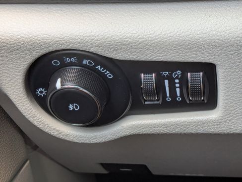 Used 2023 Chrysler Pacifica Touring-L FWD image 31