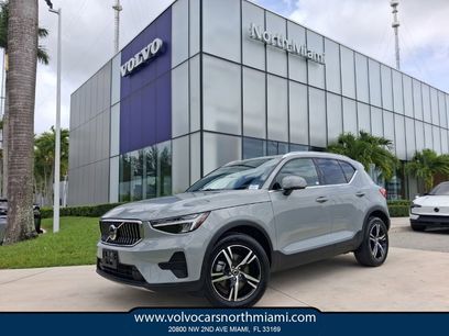 Used 2025 Volvo XC40 B5 Core