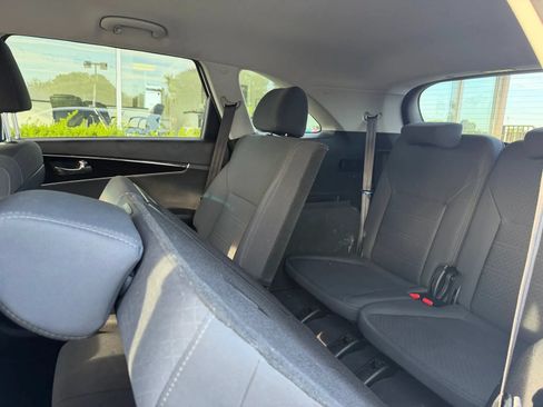 Used 2020 Kia Sorento LX AWD/4WD image 13