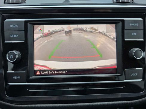 Used 2021 Volkswagen Tiguan S image 29