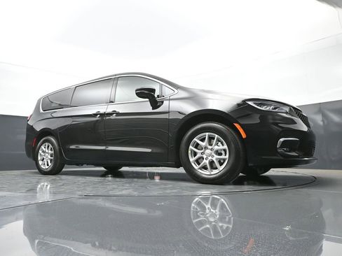 New 2026 Chrysler Pacifica Select FWD image 42
