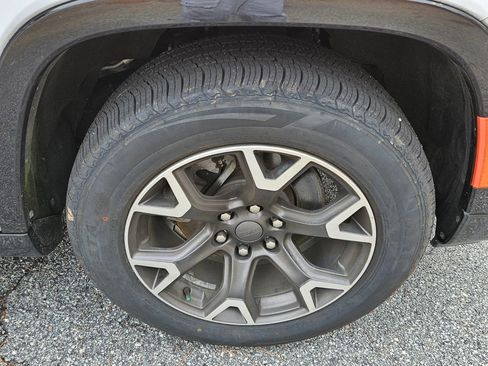 Used 2023 Jeep Wagoneer Series III w/ Preferred Equipment Group image 16