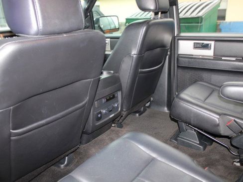 Used 2016 Ford Expedition XLT w/ Equipment Group 202A RWD image 16