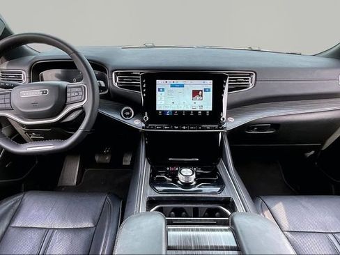 Used 2024 Jeep Wagoneer L Series II w/ Flexible Seating Group image 7