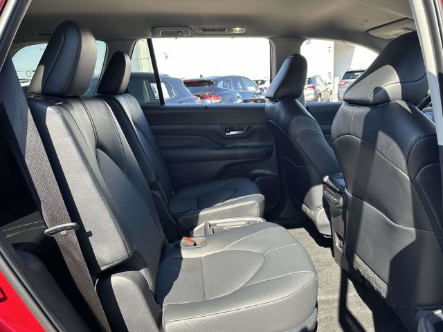 Used 2025 Toyota Grand Highlander FWD image 22
