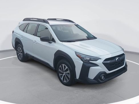 Used 2025 Subaru Outback AWD/4WD image 3